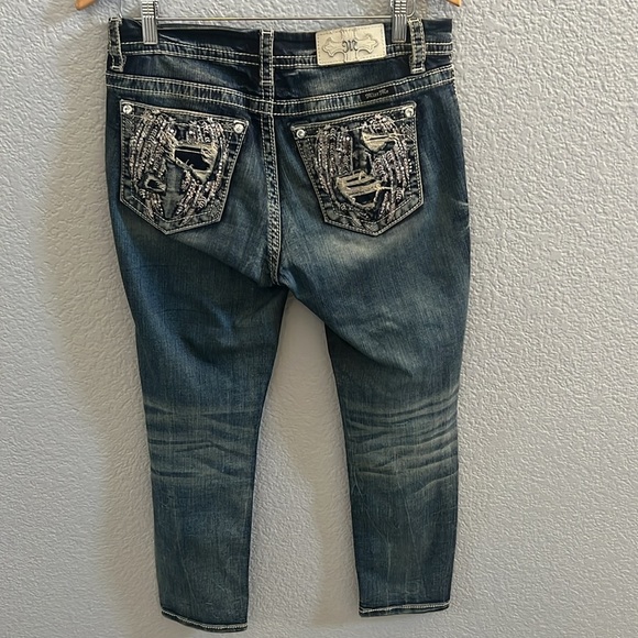 Miss Me Denim - Miss Me Mid-Rise Distressed Bedazzled Thick Hem Easy Crop Size 28